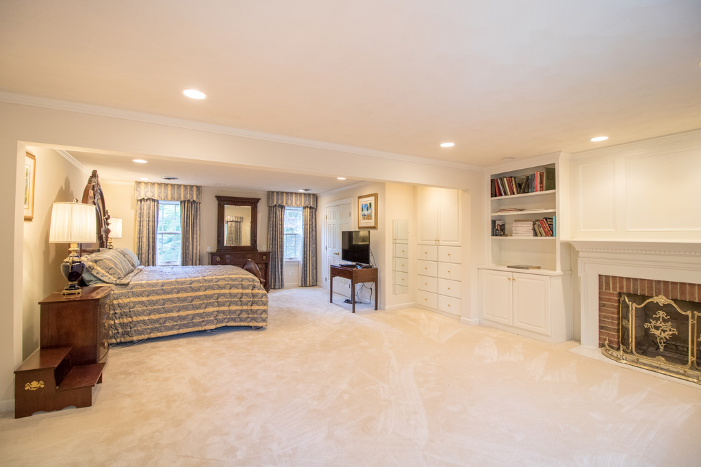 3325 Eagle Nest Point