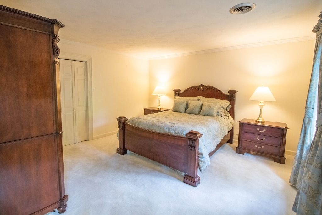 3325 Eagle Nest Point